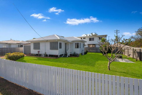 House On Halifax - Accommodation Newcastle 0