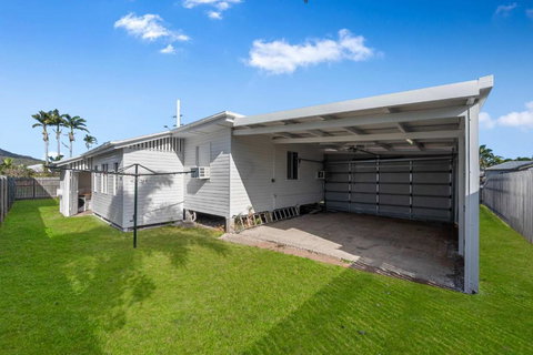 House On Halifax - Accommodation Newcastle 3