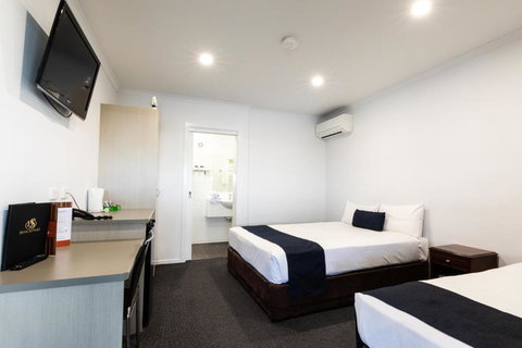 Hotel Settlers - Accommodation Newcastle 1