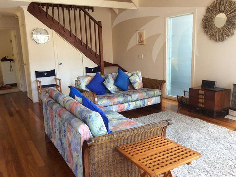 Affordable Twin Peaks 2 - Accommodation Newcastle 3