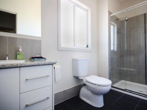 Agape Holiday Home - Accommodation Newcastle 3