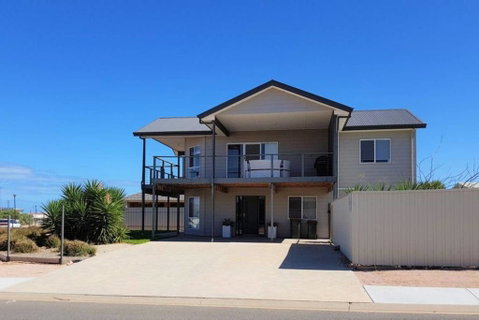 Agape Holiday Home - Accommodation Newcastle 0
