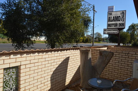 Alamo Motor Inn - Accommodation Newcastle 1