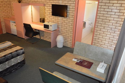 Alamo Motor Inn - Accommodation Newcastle 2