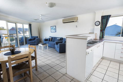 Alexander Beachfront Apartments - Accommodation Newcastle 3