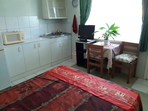 Alison's Rest - Accommodation Newcastle 3