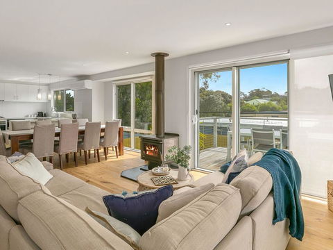 All Decked Out - Accommodation Newcastle 2