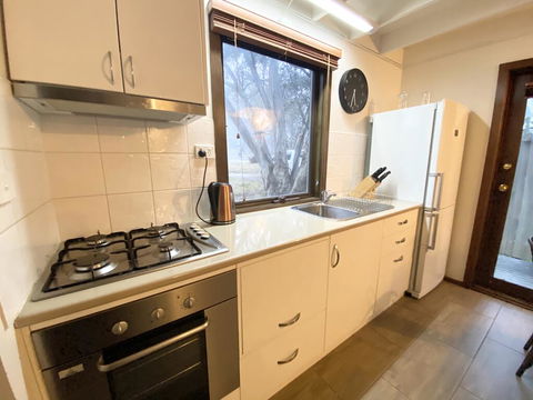 Alpine Retreat - Accommodation Newcastle 3