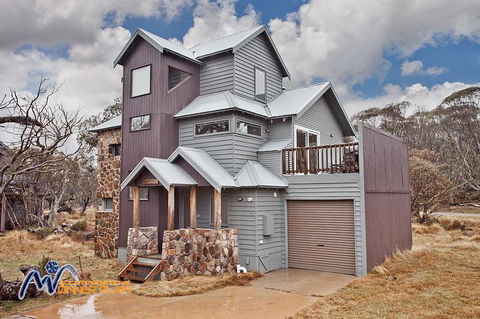 Alyeska - Accommodation Newcastle 0