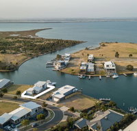 Anchored - Access to the Gippsland Lakes - Accommodation Newcastle