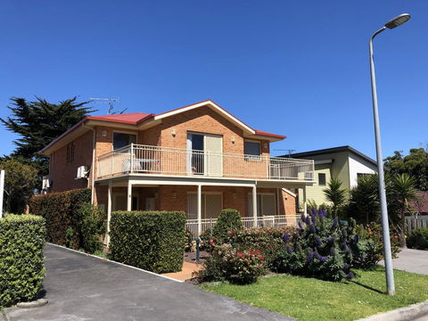 Angela's Beach Stays - Accommodation Newcastle 1