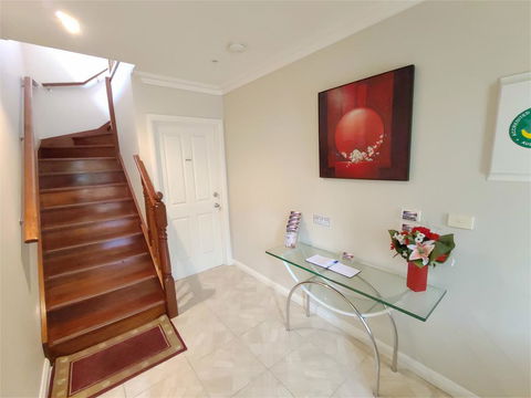 Angela's Beach Stays - Accommodation Newcastle 2