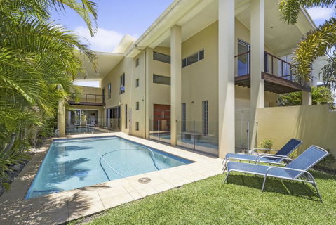 ANGOURIE HOUSE - SALT VILLAGE - Accommodation Newcastle 0
