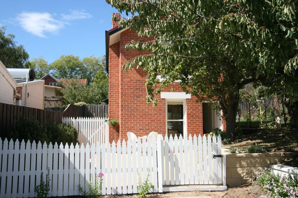 Hobart ACT Accommodation Newcastle