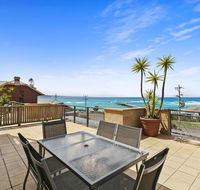 APARTMENT 12 PACIFIC APARTMENTS- Across From the Pier - Accommodation Newcastle