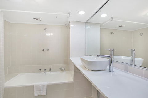 Apartment At College St - Accommodation Newcastle 3