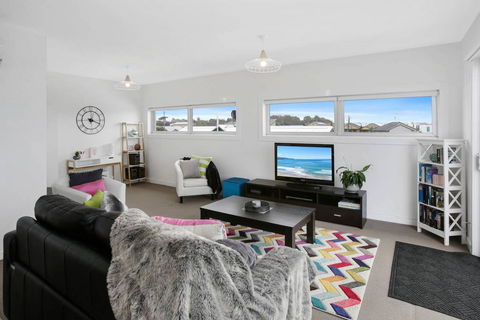 APOLLO 13 PENTHOUSE - Free Wifi & Huge Terrace! - Accommodation Newcastle 1