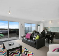 APOLLO 13 PENTHOUSE - free wifi  huge terrace - Accommodation Newcastle