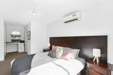 APOLLO 13 STUDIO - Free Wifi, Opposite Beach! - Accommodation Newcastle 1