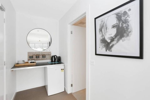 APOLLO 13 STUDIO - Free Wifi, Opposite Beach! - Accommodation Newcastle 3