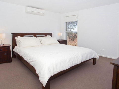 Aqua - Views Over Jones Beach - Accommodation Newcastle 2