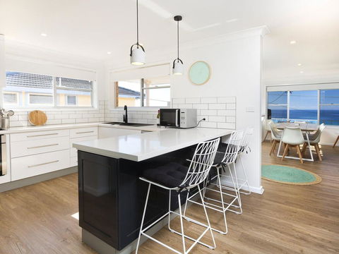 Aqua Palm With Sweeping One Mile Views - Accommodation Newcastle 0