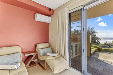 Aqua Shores Studio - Accommodation Newcastle 2