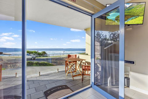 Aqua Shores Studio - Accommodation Newcastle 0
