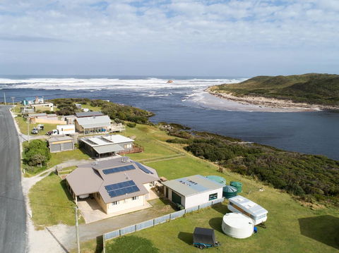Arthur Riverfront And Sea Lodge Upstream - Accommodation Newcastle 2