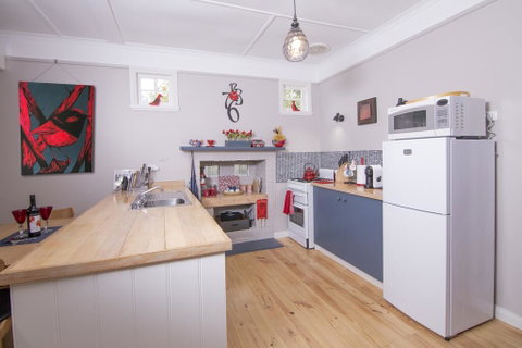Artisan Retreat - Accommodation Newcastle 2