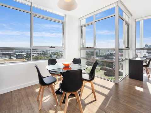 As The Sun Sets - Modern And Spacious 2BR Zetland Apartment Facing The Setting Sun - Accommodation Newcastle 1
