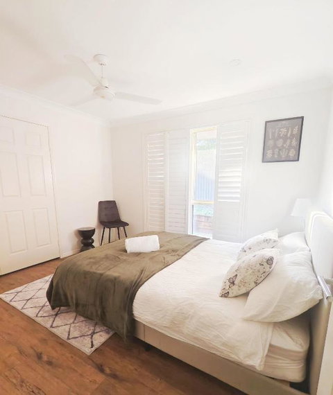 Luxury 3 BR House Near EMP - Accommodation Newcastle 0