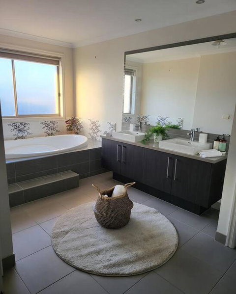 Luxury Green - Accommodation Newcastle 1