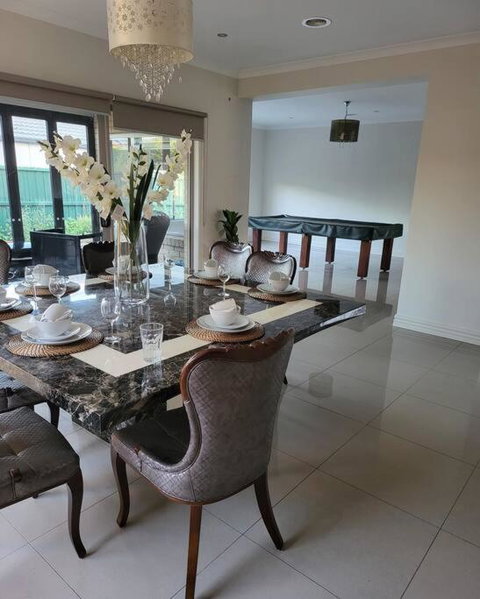 Luxury Green - Accommodation Newcastle 2