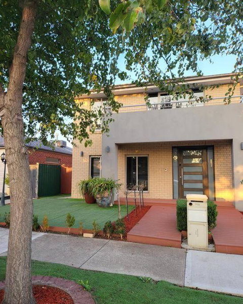 Luxury Green - Accommodation Newcastle 3