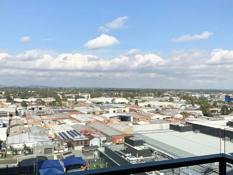 M-city Apartment - Executive Twin King Ensuites - Fully Equipped - Free Parking, Fast Wifi, Smart TV, Netflix, Complementary Drinks & Amenities - M-city Shopping Centre Clayton 3168 - Accommodation Newcastle 3