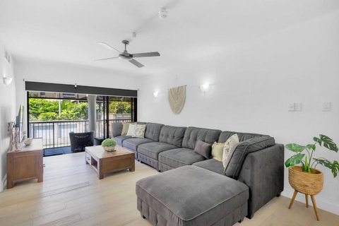 Macrossan Magic - A Boutique Tropical Resort - Accommodation Newcastle 3