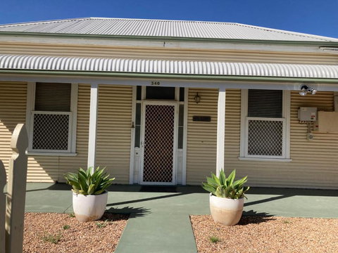 Maeville Cottage - Accommodation Newcastle 2
