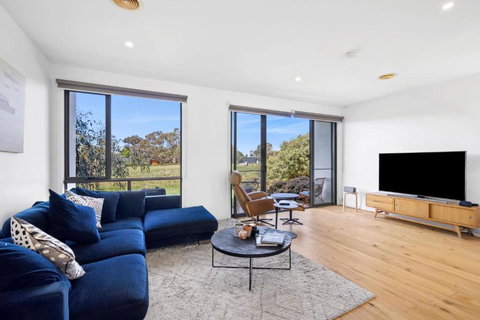 Magic Driftwood - Accommodation Newcastle 1