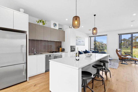 Magic Driftwood - Accommodation Newcastle 3