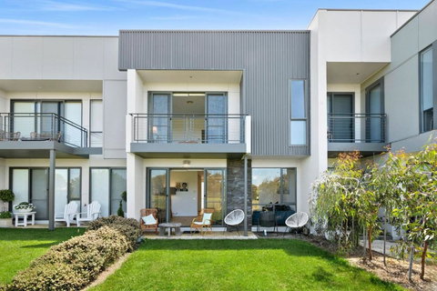 Magic Driftwood - Accommodation Newcastle 0