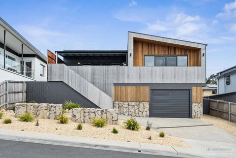 Magnificent Home, Water Views - Accommodation Newcastle 0