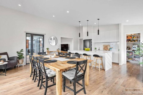 Magnificent Home, Water Views - Accommodation Newcastle 1