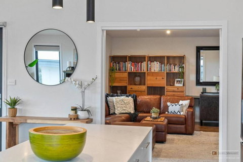 Magnificent Home, Water Views - Accommodation Newcastle 3