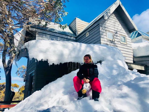 MAGNIFICENT SKIING ON MOUNT BULLER - Accommodation Newcastle 2