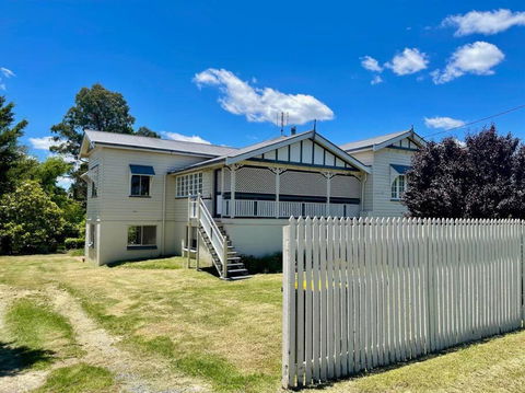 MAGNOLIA HOUSE ON THE CREEK - STANTHORPE - Accommodation Newcastle 0