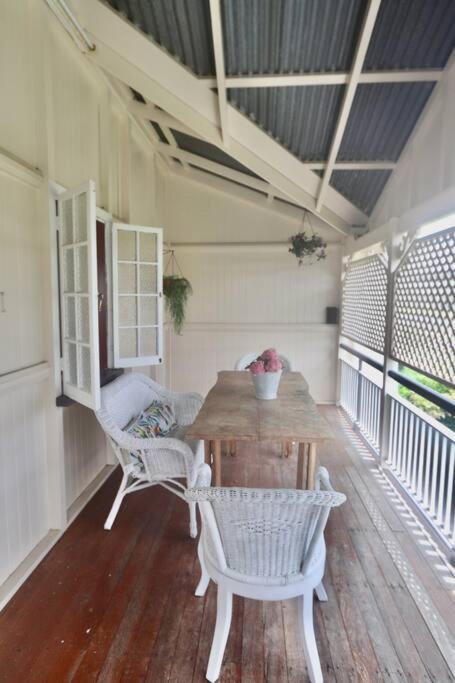 MAGNOLIA HOUSE ON THE CREEK - STANTHORPE - Accommodation Newcastle 2