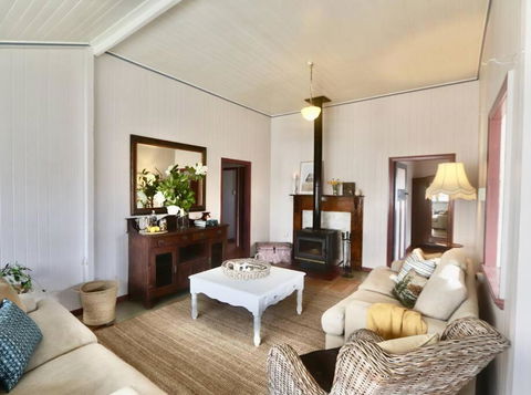 MAGNOLIA HOUSE ON THE CREEK - STANTHORPE - Accommodation Newcastle 1
