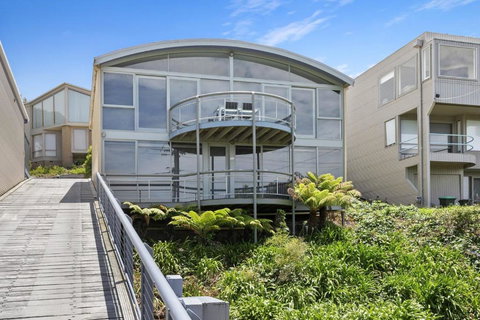 Magnum - Accommodation Newcastle 1