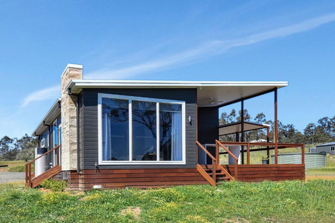 Magpie Two - Two For Joy Estate - Accommodation Newcastle 0